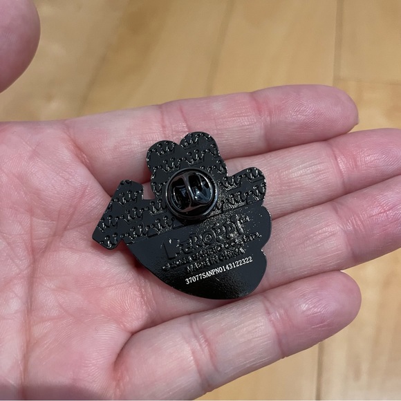 New in box sanrio keroppi fruit pin - Picture 3 of 3